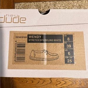 NIB Hey Dude Wendy Size 8